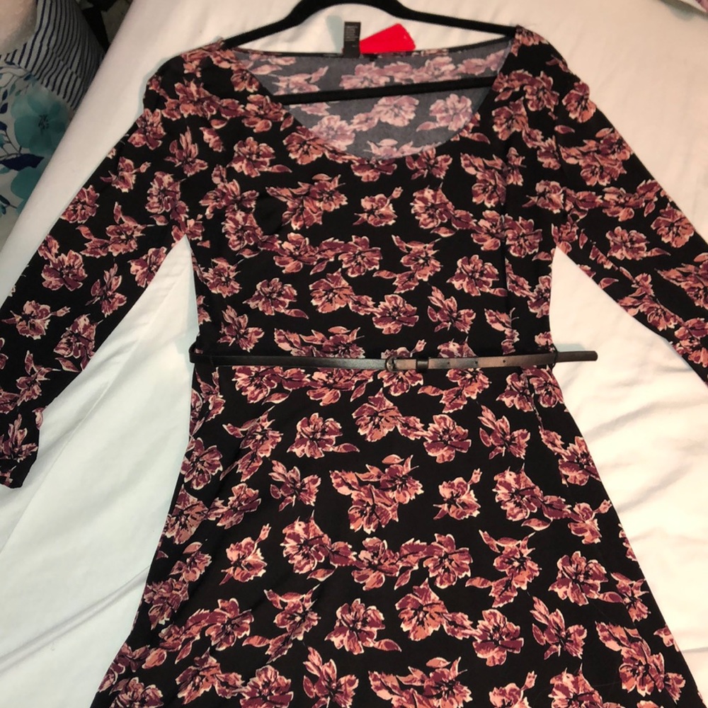 NEW W/ TAGS Floral Forever 21 Dress